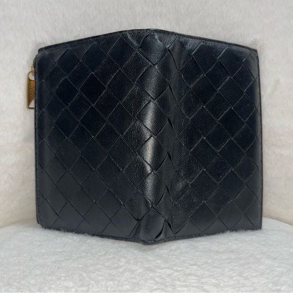 Preloved BV Medium Intrecciato Bi-Fold Zip Wallet - Picture 2 of 8